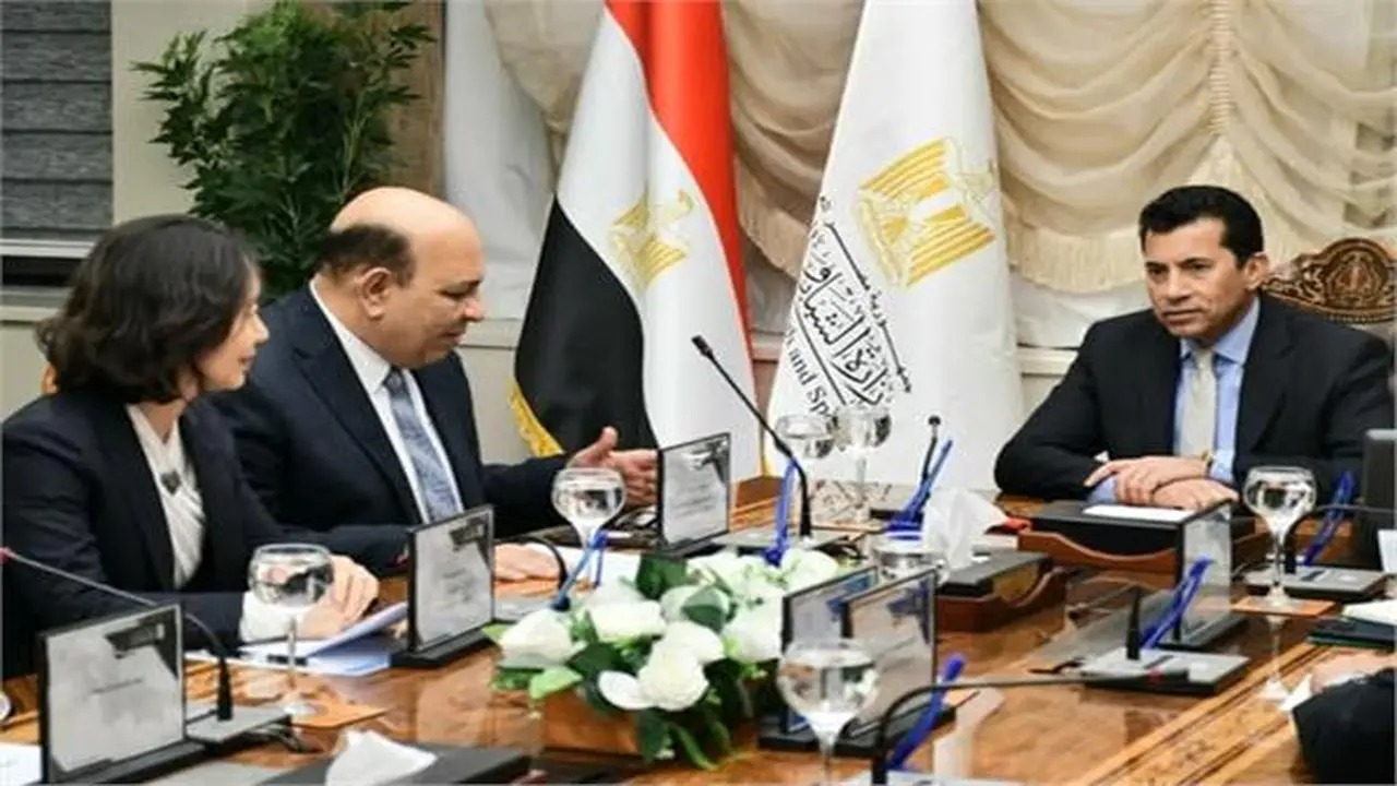 مقابلة رسمية.. وزير الرياضة يبحث مع سكرتير الاتحاد الدولي تطوير الوشو كونغ فو